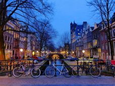 amsterdam-1243233_1920