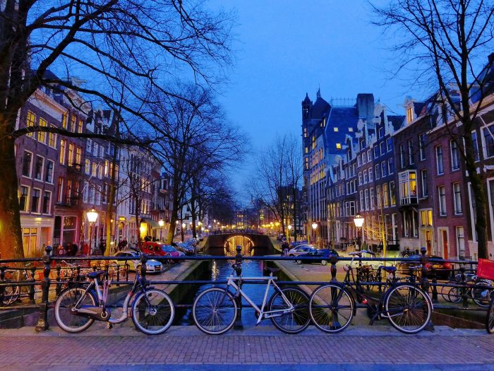 amsterdam-1243233_1920