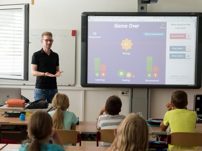 teacher-3765909_1920