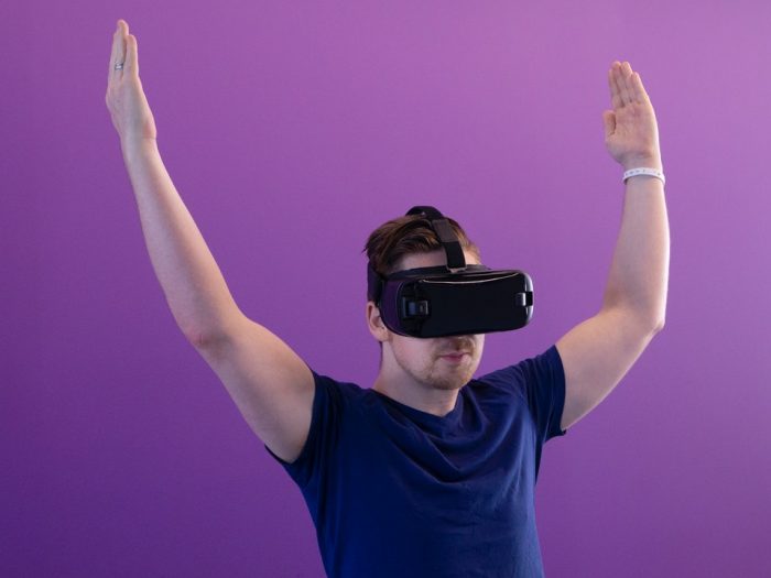 photography-of-man-using-virtual-reality-headset-1261823