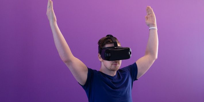 photography-of-man-using-virtual-reality-headset-1261823
