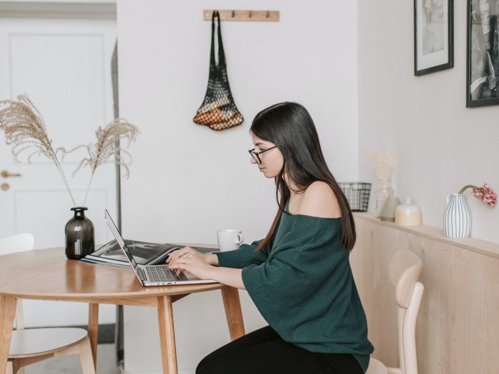 pexels-vlada-karpovich-4050436