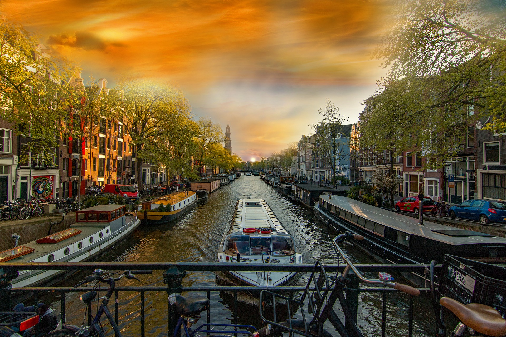 amsterdam-5768537_1920